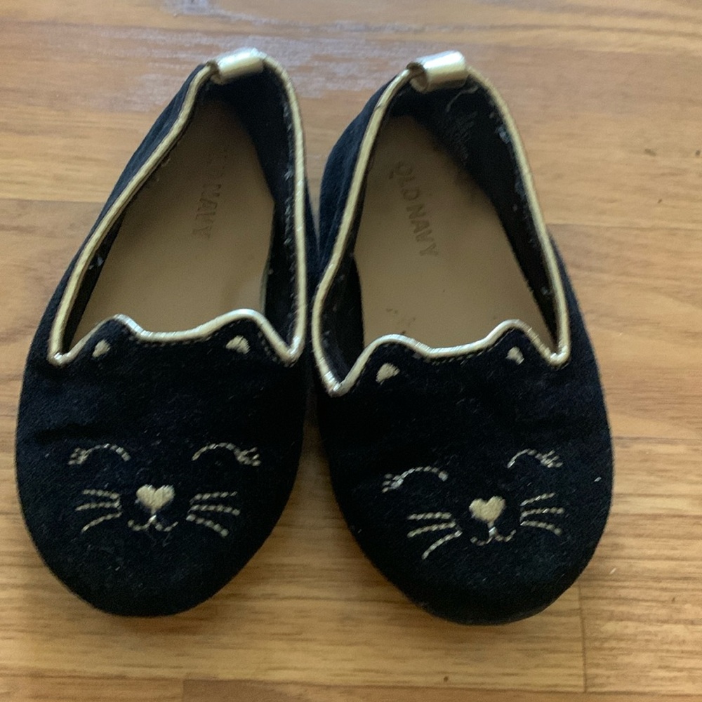 Like new baby girl size 6 toddler shoes